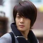 Mens Korean Hairstyles – Mid-length Cut with Soft Layers